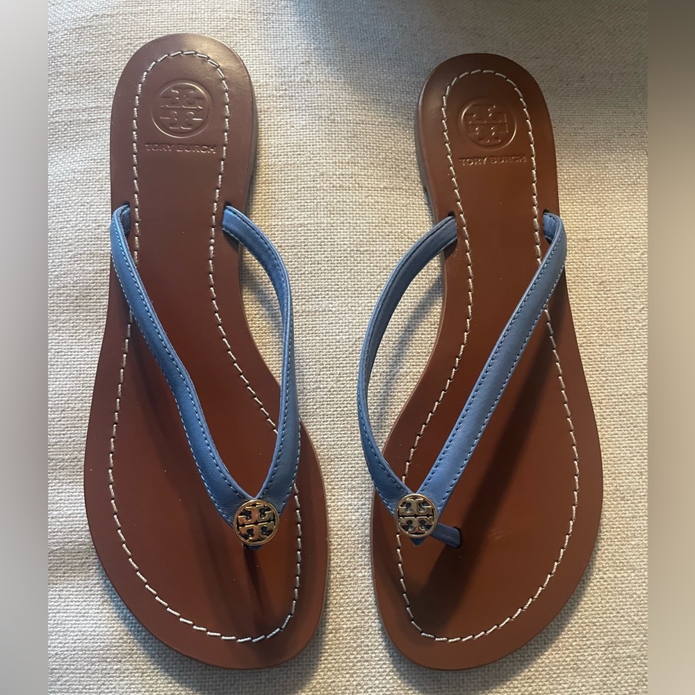 Tory Burch Women’s Leather flip flops, size 8, light/cornflower blue